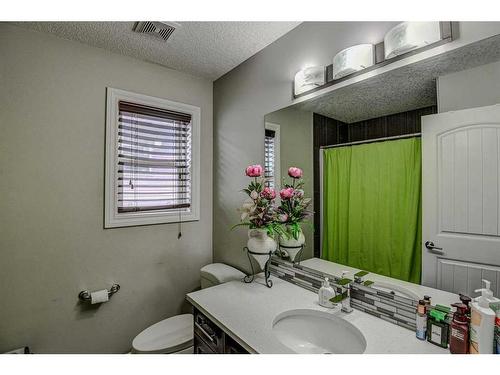 182 Sherwood Mount Nw, Calgary, AB - Indoor Photo Showing Bathroom