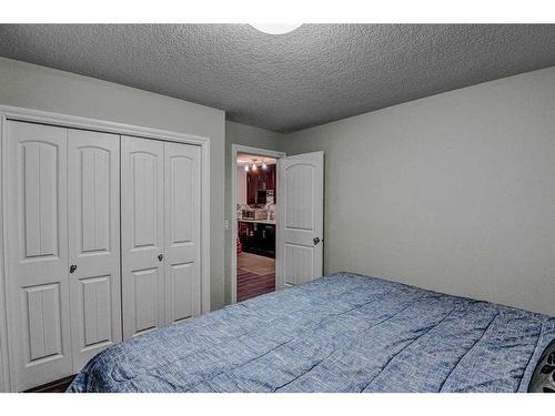 182 Sherwood Mount Nw, Calgary, AB - Indoor Photo Showing Bedroom