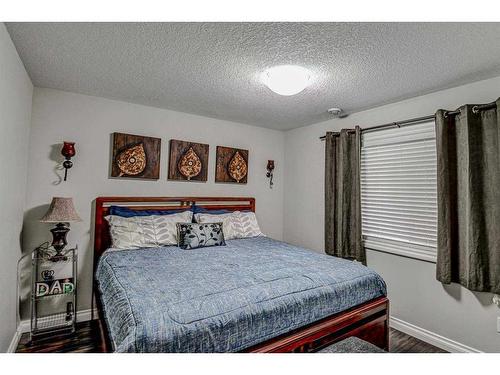 182 Sherwood Mount Nw, Calgary, AB - Indoor Photo Showing Bedroom