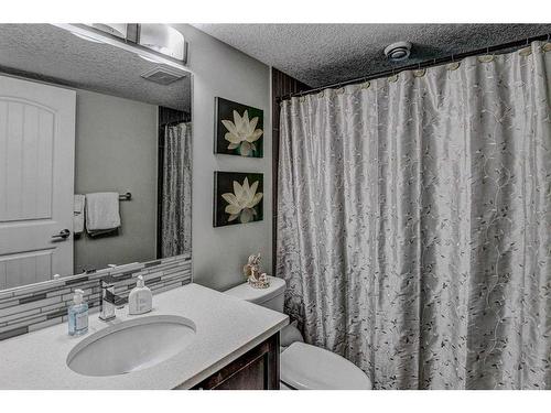 182 Sherwood Mount Nw, Calgary, AB - Indoor Photo Showing Bathroom
