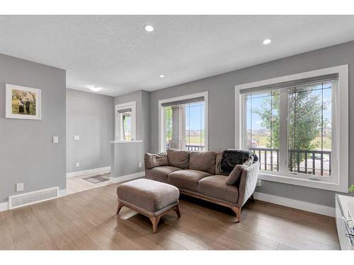 10562 Cityscape Drive Ne, Calgary, AB - Indoor Photo Showing Living Room