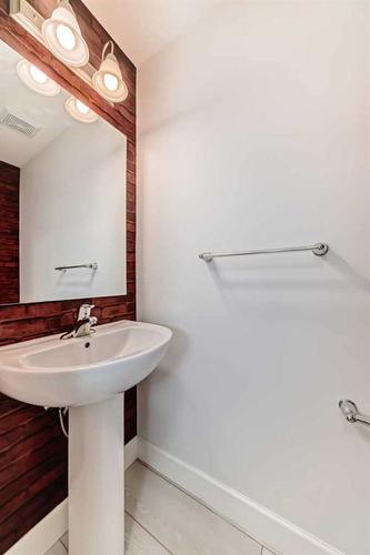 56 Cityside Park Ne, Calgary, AB - Indoor Photo Showing Bathroom