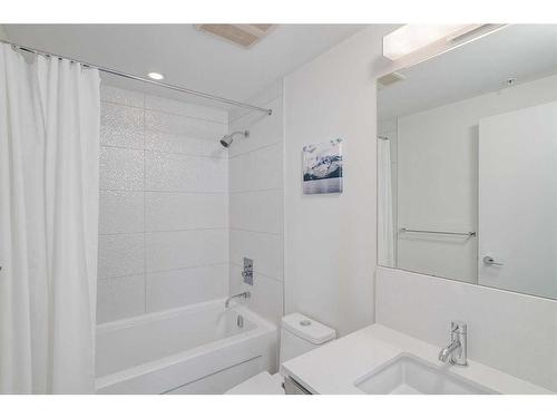 2104-1188 3 Street Se, Calgary, AB - Indoor Photo Showing Bathroom