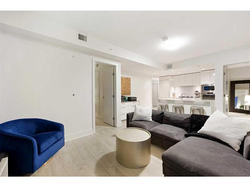 2104-901 10 Avenue Sw, Calgary, AB - Indoor Photo Showing Living Room