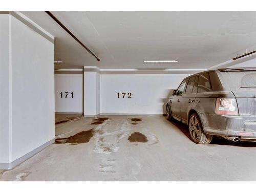 2104-901 10 Avenue Sw, Calgary, AB - Indoor Photo Showing Garage