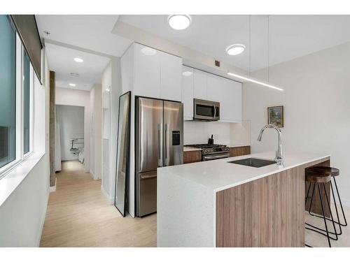 --317 9A Street Nw, Calgary, AB - Indoor Photo Showing Kitchen With Stainless Steel Kitchen With Upgraded Kitchen