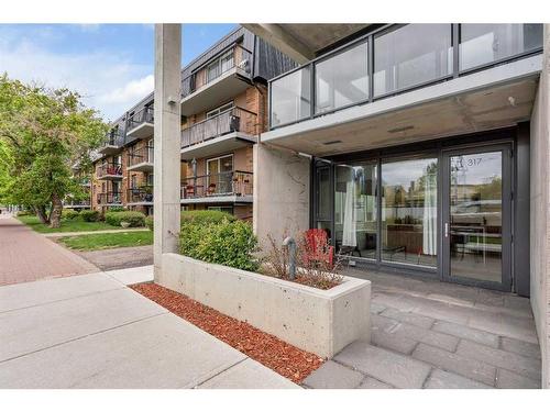 --317 9A Street Nw, Calgary, AB - Outdoor