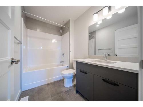 249 Sovereign Common Sw, Calgary, AB - Indoor Photo Showing Bathroom