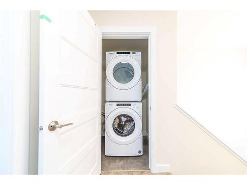 249 Sovereign Common Sw, Calgary, AB - Indoor Photo Showing Laundry Room