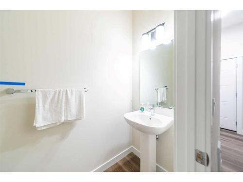 249 Sovereign Common Sw, Calgary, AB - Indoor Photo Showing Bathroom