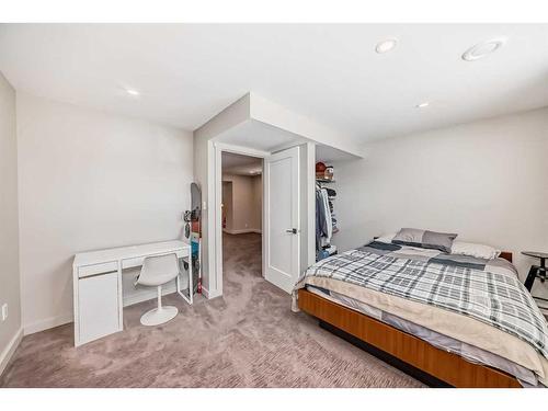 1803 /1805 41 Street Nw, Calgary, AB - Indoor Photo Showing Bedroom