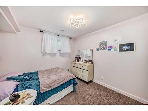 1803 /1805 41 Street Nw, Calgary, AB - Indoor Photo Showing Bedroom