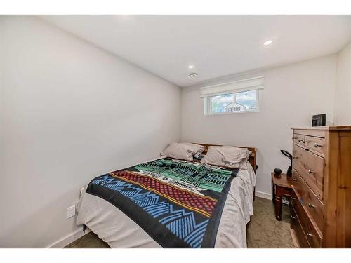 1803 /1805 41 Street Nw, Calgary, AB - Indoor Photo Showing Bedroom