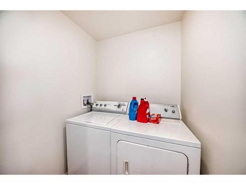 1803 /1805 41 Street Nw, Calgary, AB - Indoor Photo Showing Laundry Room