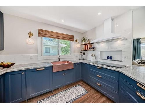 1803 /1805 41 Street Nw, Calgary, AB - Indoor Photo Showing Kitchen
