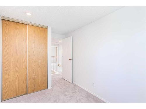 29 Mckenna Crescent Se, Calgary, AB - Indoor Photo Showing Other Room