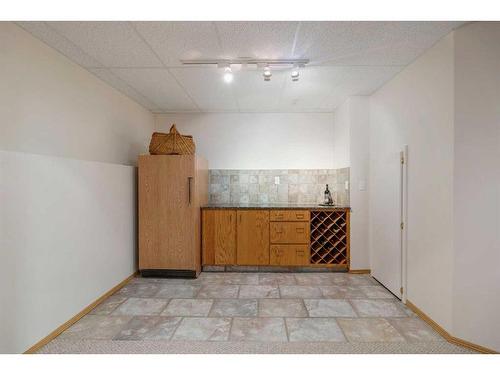 371 Sunlake Road Se, Calgary, AB - Indoor Photo Showing Other Room