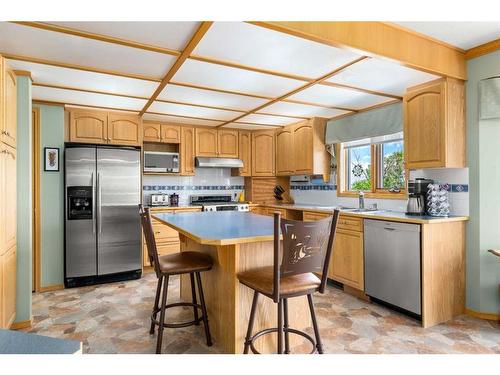 270168 Range Road 283, Rural Rocky View County, AB - Indoor Photo Showing Kitchen With Double Sink