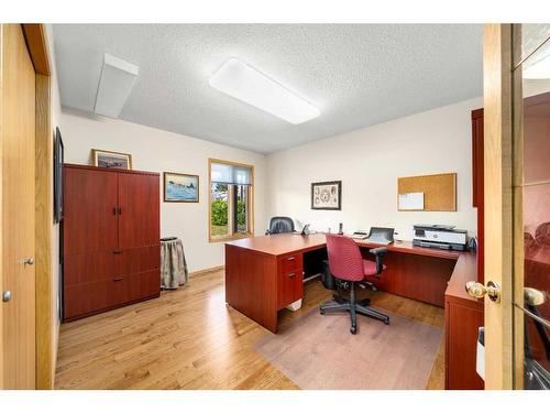 270168 Range Road 283, Rural Rocky View County, AB - Indoor Photo Showing Office