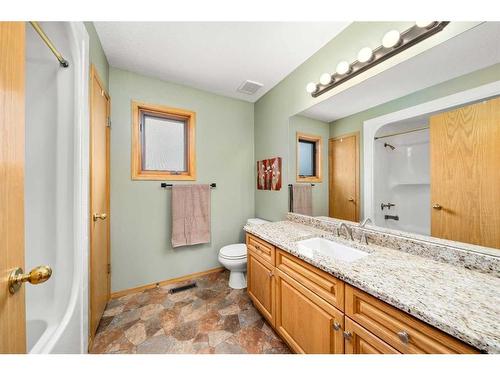 270168 Range Road 283, Rural Rocky View County, AB - Indoor Photo Showing Bathroom