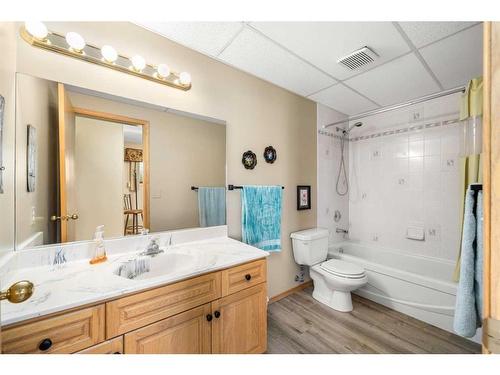 270168 Range Road 283, Rural Rocky View County, AB - Indoor Photo Showing Bathroom