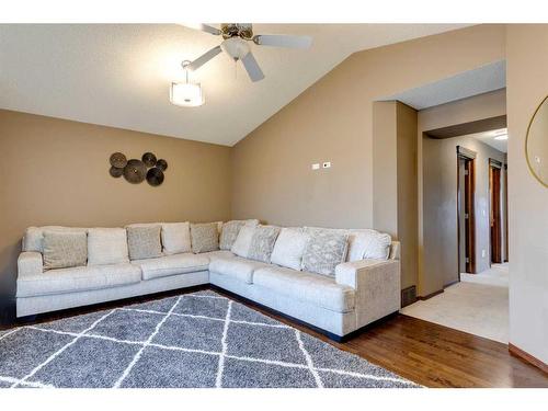 439 Cranfield Gardens Se, Calgary, AB - Indoor Photo Showing Living Room