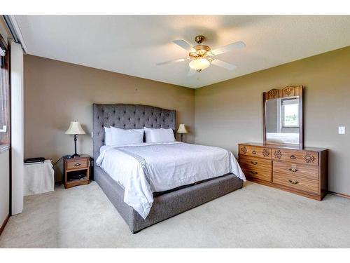 439 Cranfield Gardens Se, Calgary, AB - Indoor Photo Showing Bedroom