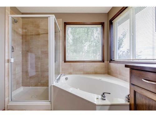 439 Cranfield Gardens Se, Calgary, AB - Indoor Photo Showing Bathroom
