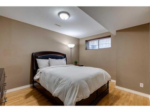 439 Cranfield Gardens Se, Calgary, AB - Indoor Photo Showing Bedroom