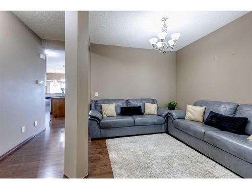 439 Cranfield Gardens Se, Calgary, AB - Indoor Photo Showing Living Room