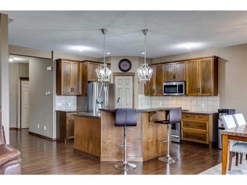 439 Cranfield Gardens Se, Calgary, AB - Indoor Photo Showing Kitchen