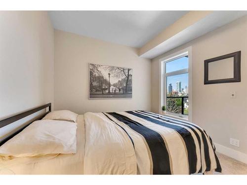 304-1702 17 Avenue Sw, Calgary, AB - Indoor Photo Showing Bedroom