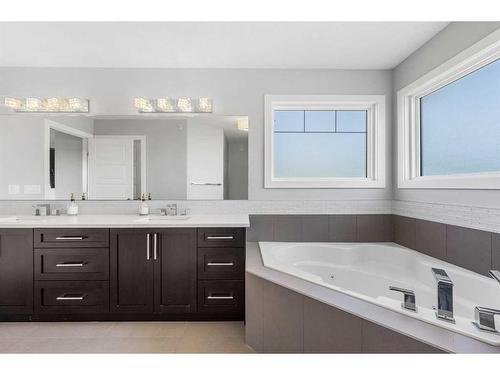 601 Muirfield Crescent, Lyalta, AB - Indoor Photo Showing Bathroom