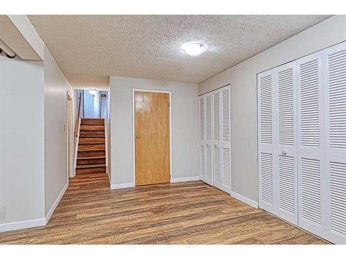 1148 105 Avenue Sw, Calgary, AB - Indoor Photo Showing Bedroom