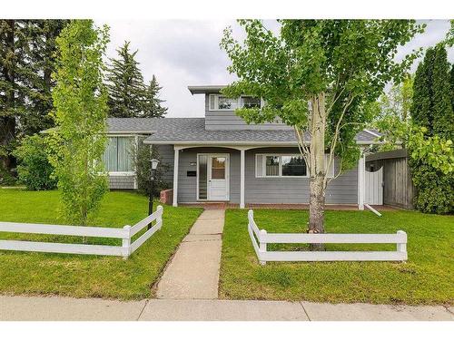 1148 105 Avenue Sw, Calgary, AB - Outdoor With Backyard