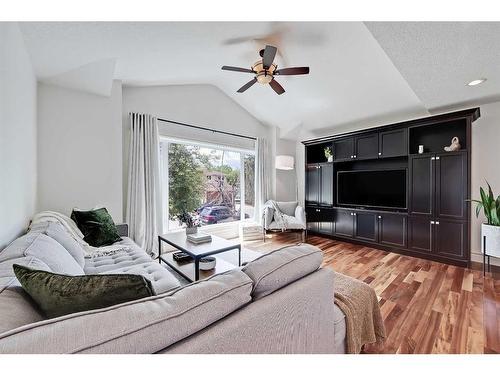 14 Sierra Vista Terrace Sw, Calgary, AB - Indoor Photo Showing Living Room