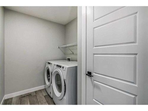 157 Belmont Villas Sw, Calgary, AB - Indoor Photo Showing Laundry Room