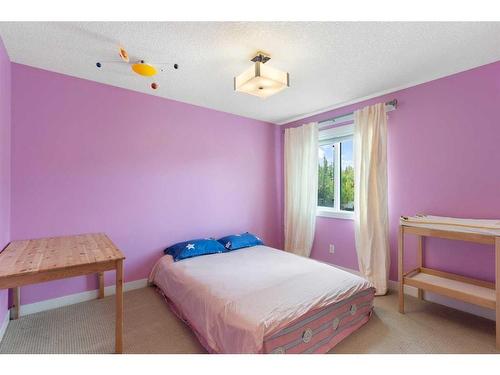 1396 Shawnee Road Sw, Calgary, AB - Indoor Photo Showing Bedroom