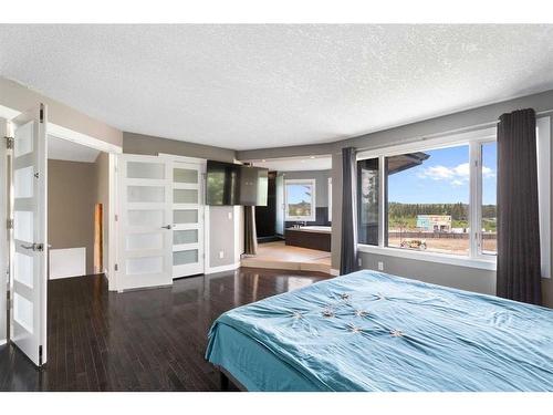 1396 Shawnee Road Sw, Calgary, AB - Indoor Photo Showing Bedroom