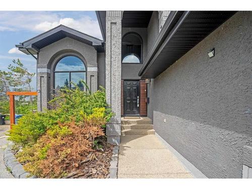 1396 Shawnee Road Sw, Calgary, AB - Outdoor