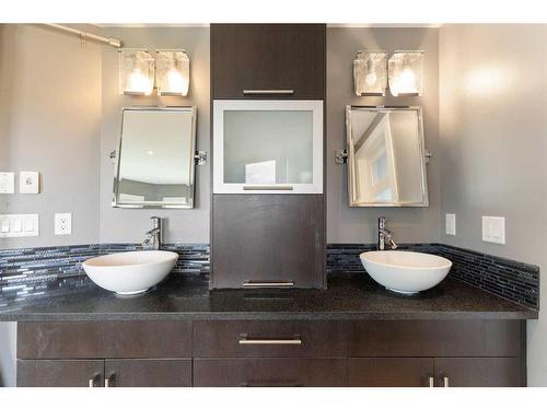 1396 Shawnee Road Sw, Calgary, AB - Indoor Photo Showing Bathroom