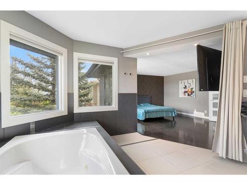 1396 Shawnee Road Sw, Calgary, AB - Indoor Photo Showing Bathroom
