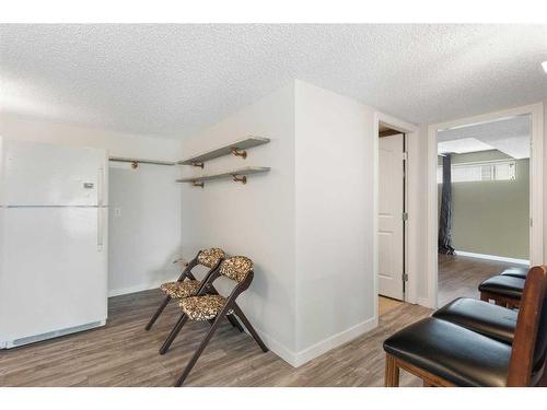 1396 Shawnee Road Sw, Calgary, AB - Indoor Photo Showing Other Room