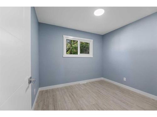 1940 Cottonwood Crescent Se, Calgary, AB - Indoor Photo Showing Other Room