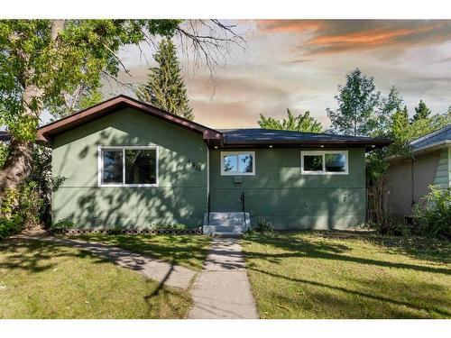 1940 Cottonwood Crescent Se, Calgary, AB - Outdoor