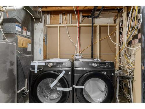 1940 Cottonwood Crescent Se, Calgary, AB - Indoor Photo Showing Laundry Room