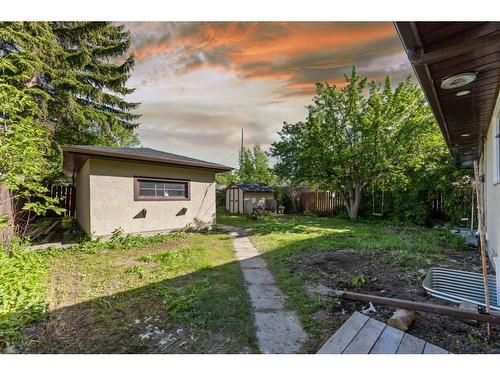 1940 Cottonwood Crescent Se, Calgary, AB - Outdoor