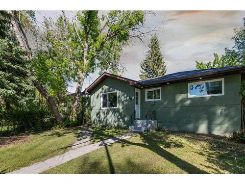 1940 Cottonwood Crescent Se, Calgary, AB - Outdoor