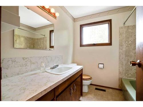 370100 272 Street West, Rural Foothills County, AB - Indoor Photo Showing Bathroom