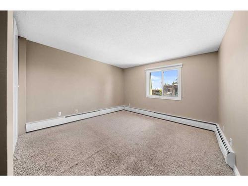 8308-315 Southampton Drive Sw, Calgary, AB - Indoor Photo Showing Other Room